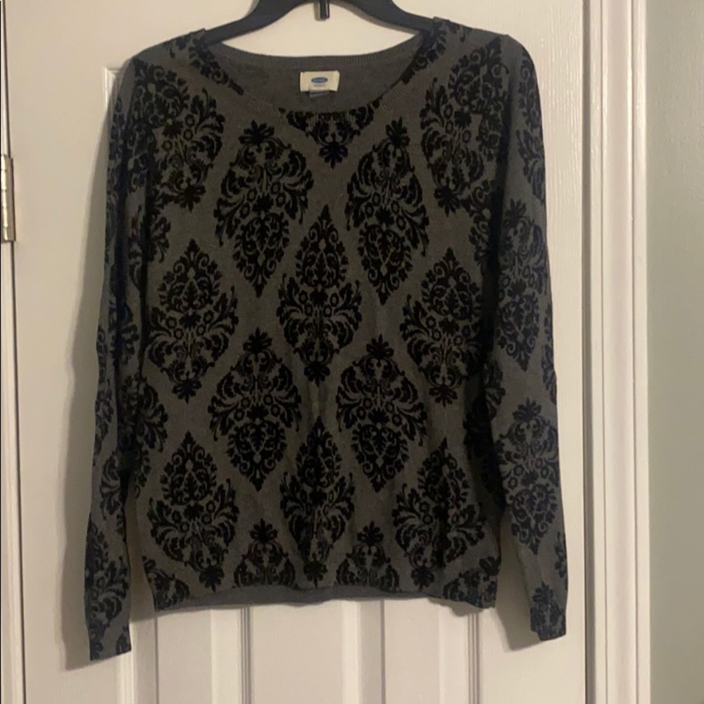 Women’s med old navy sweater